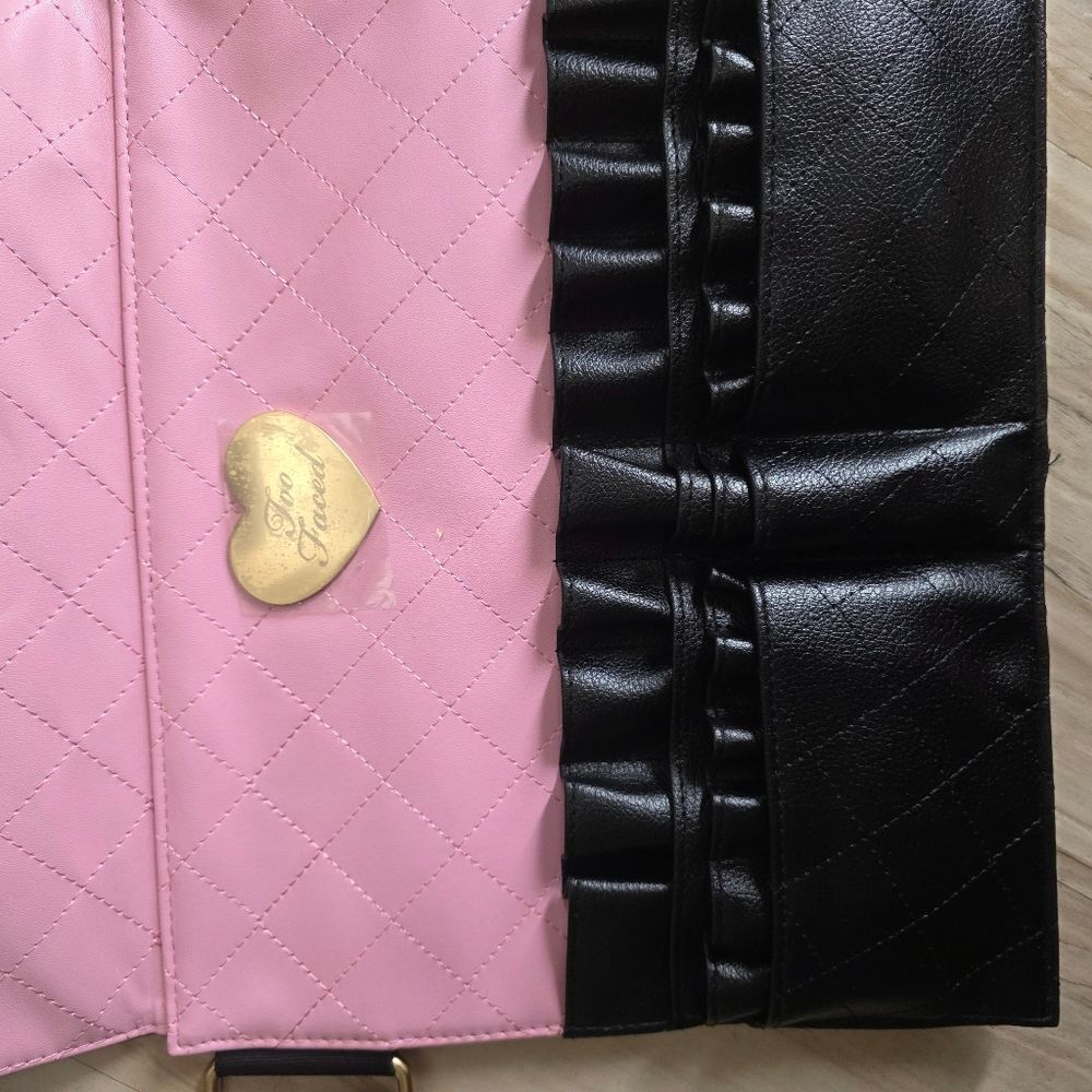 Too Faced Makeup Brush Belt Bum Waist Bag Pink Black Chain NWOT Exclusive - Picture 6 of 13